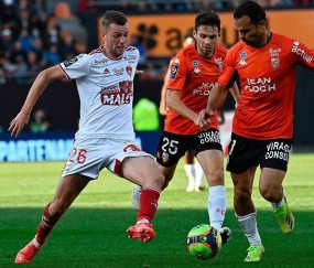 布雷斯特稳居中游无欲无求，朗斯奋力追逐法甲冠军宝座！