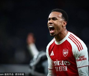 前裁判呼吁整治英超角球混乱：已经成为笑话 像在打橄榄球