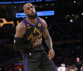 扛着球队走！詹姆斯：这个年纪还能打热爱的比赛很幸运