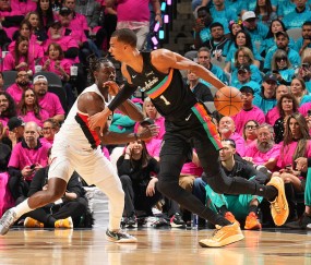 转身华丽舞步+空接暴力美学 文班三分6中5理应夺MVP？