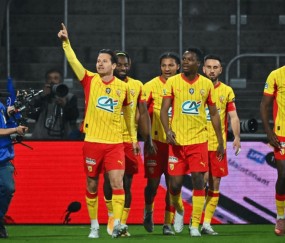 4-1！法甲劲旅踢爆图卢兹，强势挺进决赛，球迷冲入场内疯狂庆祝